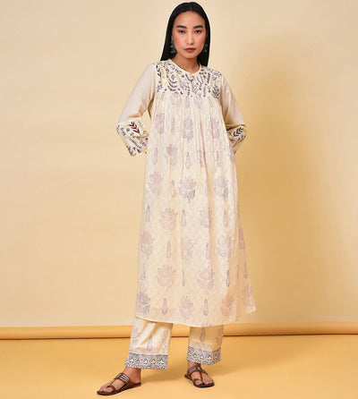 Lounge in the ecru Kurta & Pant Set