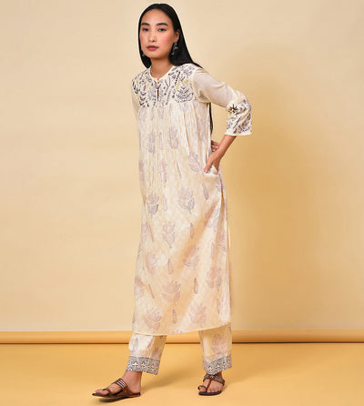 Lounge in the ecru Kurta & Pant Set