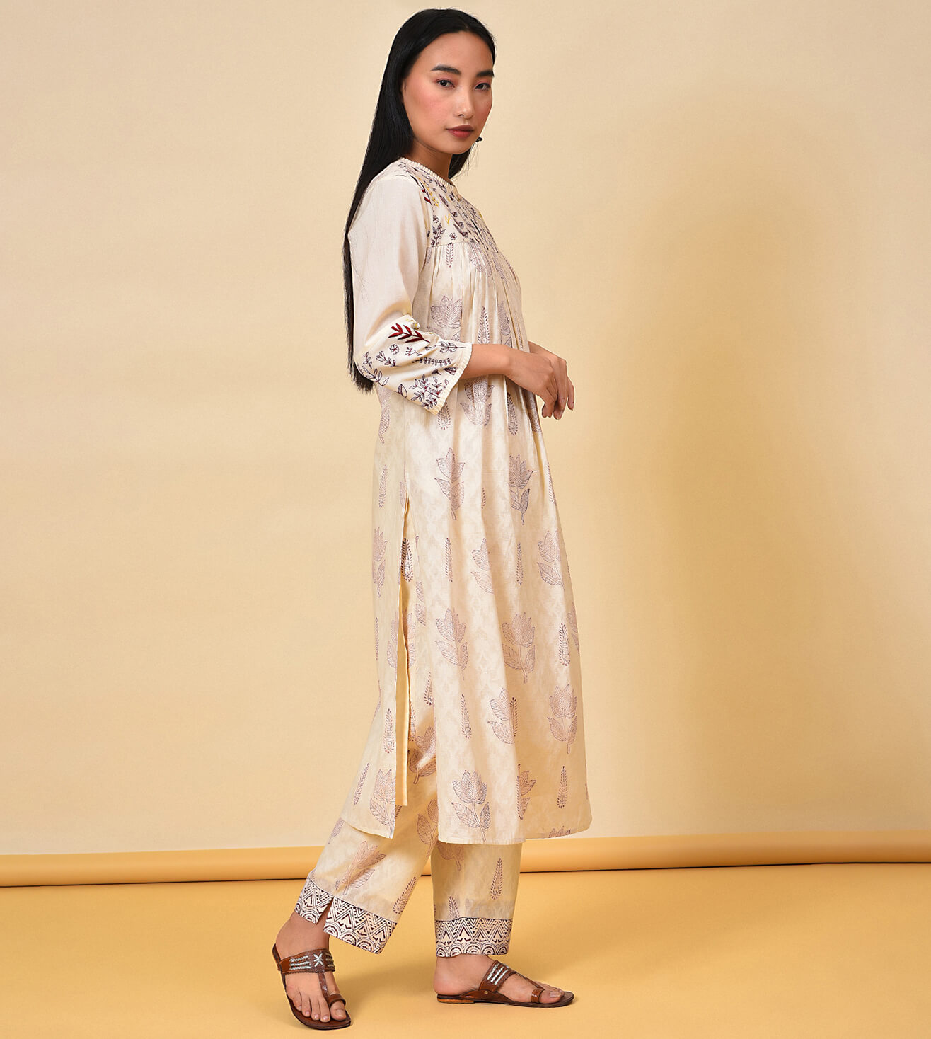 Lounge in the ecru Kurta & Pant Set