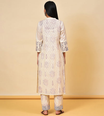 Lounge in the ecru Kurta & Pant Set