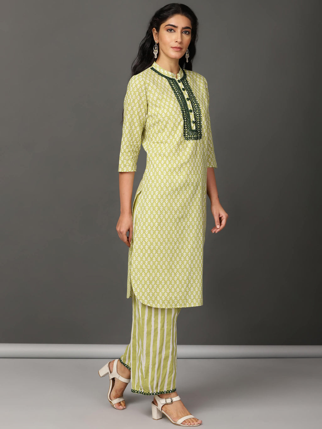 Green & White Kurta & Pants Set