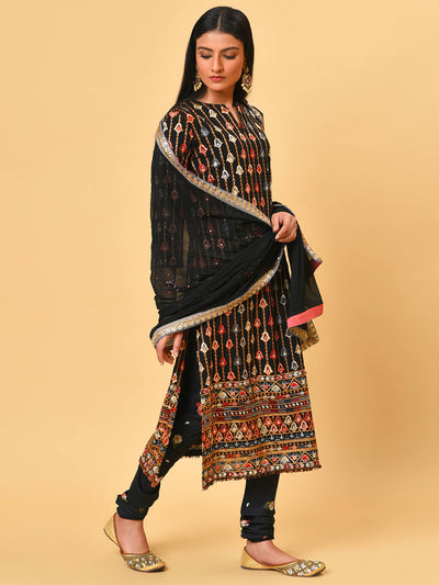 Classy in this black kurta, churidar and dupatta