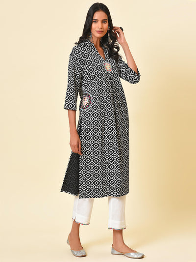 Lets toast in this fun black and white kurta and white pant