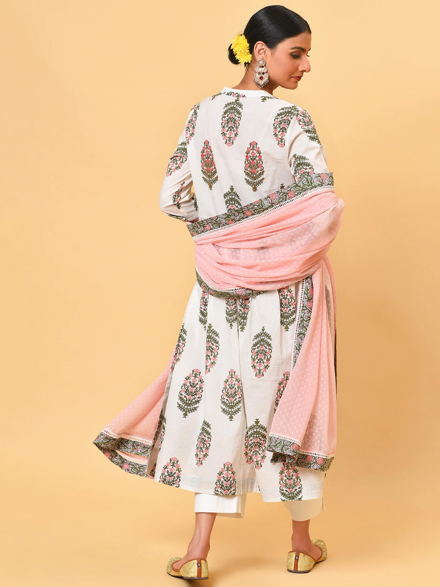 Lets surf the year with the white printed kurta pant and georgette dupatta